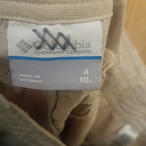 Columbia 4x10 Khaki Shorts - Picture 6 of 6